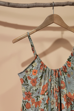 Carica l'immagine nel visualizzatore della galleria,Vestido floral detalhe - fundo bege
