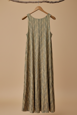 Carregar imagem no visualizador da galeria, Vestido folhas dourado - costas cabide
