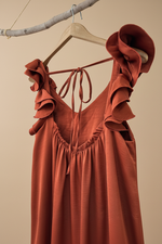 Carregar imagem no visualizador da galeria, Vestido folhos detalhe costas
