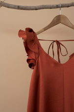 Carregar imagem no visualizador da galeria, Vestido folhos detalhe
