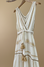 Carregar imagem no visualizador da galeria, Vestido ivory borlas - detalhe borlas e cintura
