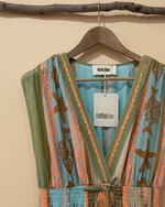 Load image in the gallery viewer,Vestido KEHLANI cabide detalhe

