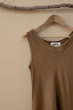 Cargue la imagen en el visor de la galería,Vestido linho assimétrico — detalhe
