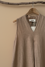 Carica l'immagine nel visualizzatore della galleria,Vestido linho cabide detalhe
