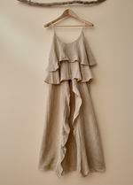 Carregar imagem no visualizador da galeria, Vestido linho camel - fundo bege estúdio 1
