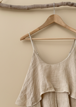 Carregar imagem no visualizador da galeria, Vestido linho camel - fundo bege estúdio 2
