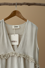 Load image in the gallery viewer,Vestido linho franjas - detalhe direito
