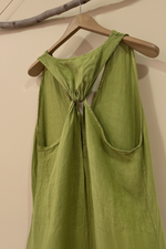 Carica l'immagine nel visualizzatore della galleria,Vestido linho verde - detalhe costas
