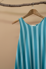Carregar imagem no visualizador da galeria, Vestido malha teal - detalhe decote
