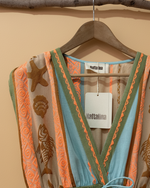 Carregar imagem no visualizador da galeria, Vestido Marine detalhe fundo bege
