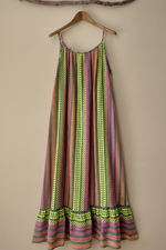 Carregar imagem no visualizador da galeria, Vestido maxi fundo bege 1
