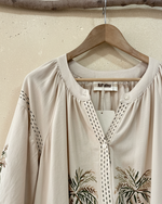 Load image in the gallery viewer,Vestido palmeiras cabide detalhe
