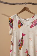 Carica l'immagine nel visualizzatore della galleria,Vestido peixes detalhe - fundo estúdio
