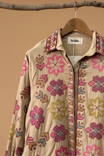 Carregar imagem no visualizador da galeria, Vestido ponto de cruz camel detalhe - fundo estúdio
