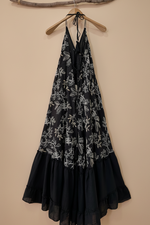 Carica l'immagine nel visualizzatore della galleria,Vestido preto detalhe decote
