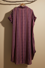 Carregar imagem no visualizador da galeria, Vestido riscas costas
