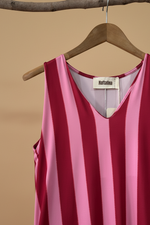 Carregar imagem no visualizador da galeria, Vestido riscas detalhe
