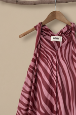 Load image in the gallery viewer,Vestido riscas detalhe
