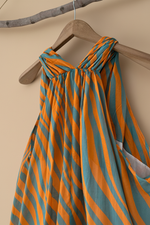 Carregar imagem no visualizador da galeria, Vestido riscas laranja detalhe decote corrigido
