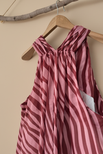 Load image in the gallery viewer,Vestido riscas neckline
