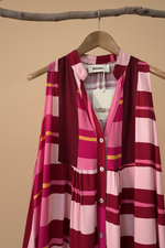 Carica l'immagine nel visualizzatore della galleria,Vestido rosa borgonha detalhe
