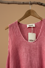 Carica l'immagine nel visualizzatore della galleria,Vestido rosa detalhe decote - estúdio bege
