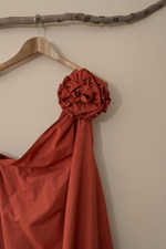 Cargue la imagen en el visor de la galería,Vestido Terracota - Detalhe Rosa
