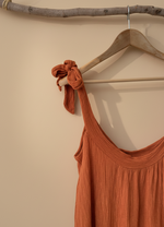 Load image in the gallery viewer,Vestido terracotta detalhe nó
