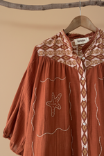 Chargez l'image dans la visionneuse de la galerie,Vestido terracotta detalhe
