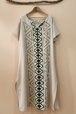 Load image in the gallery viewer,Vestido tribal cabide frente
