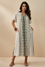 Load image in the gallery viewer,Vestido tribal modelo frente bolsos
