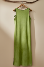 Carica l'immagine nel visualizzatore della galleria,Vestido verde costas - fundo estúdio
