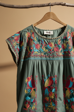 Carregar imagem no visualizador da galeria, Vestido verde - detalhe
