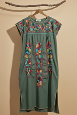 Carregar imagem no visualizador da galeria, Vestido verde - frente completo
