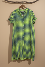 Carregar imagem no visualizador da galeria, Vestido xadrez verde frente
