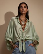 Carregar imagem no visualizador da galeria, Camisa tipo poncho c/ seda AVENTURINE
