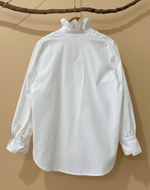 Carregar imagem no visualizador da galeria, Vista traseira camisa branca - fundo bege
