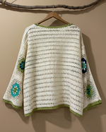 Carregar imagem no visualizador da galeria, Vista traseira casaco - fundo bege
