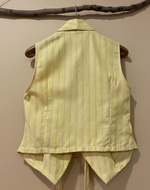 Carregar imagem no visualizador da galeria, Vista traseira colete - fundo bege
