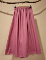 Carregar imagem no visualizador da galeria, Vista traseira saia - fundo bege
